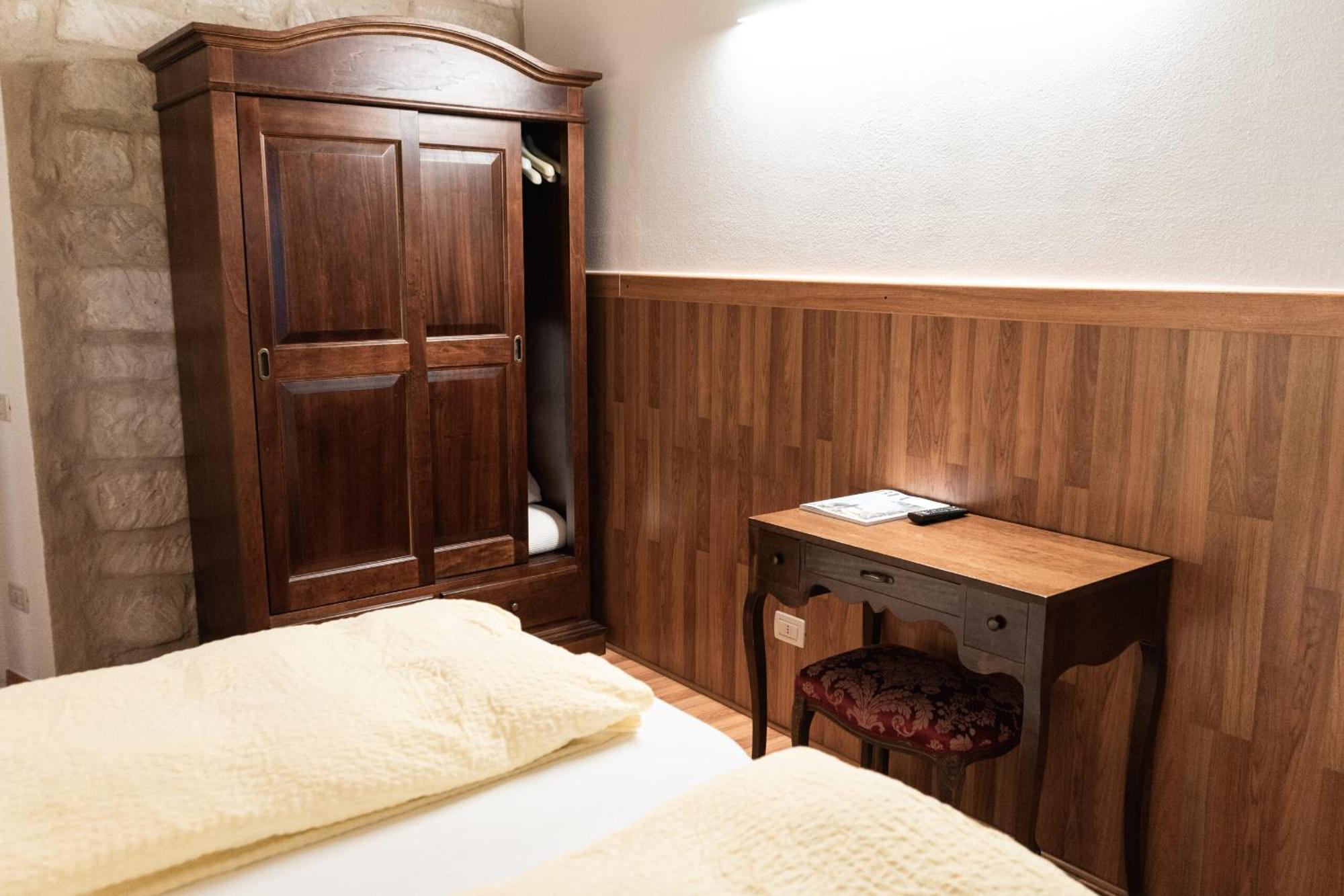 Albergo Garni Orchidea ริวาเดลการ์ดา ภายนอก รูปภาพ