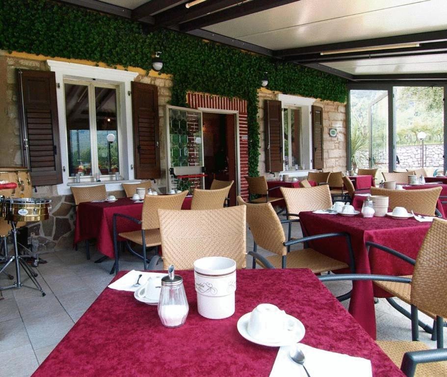 Albergo Garni Orchidea ริวาเดลการ์ดา ภายนอก รูปภาพ